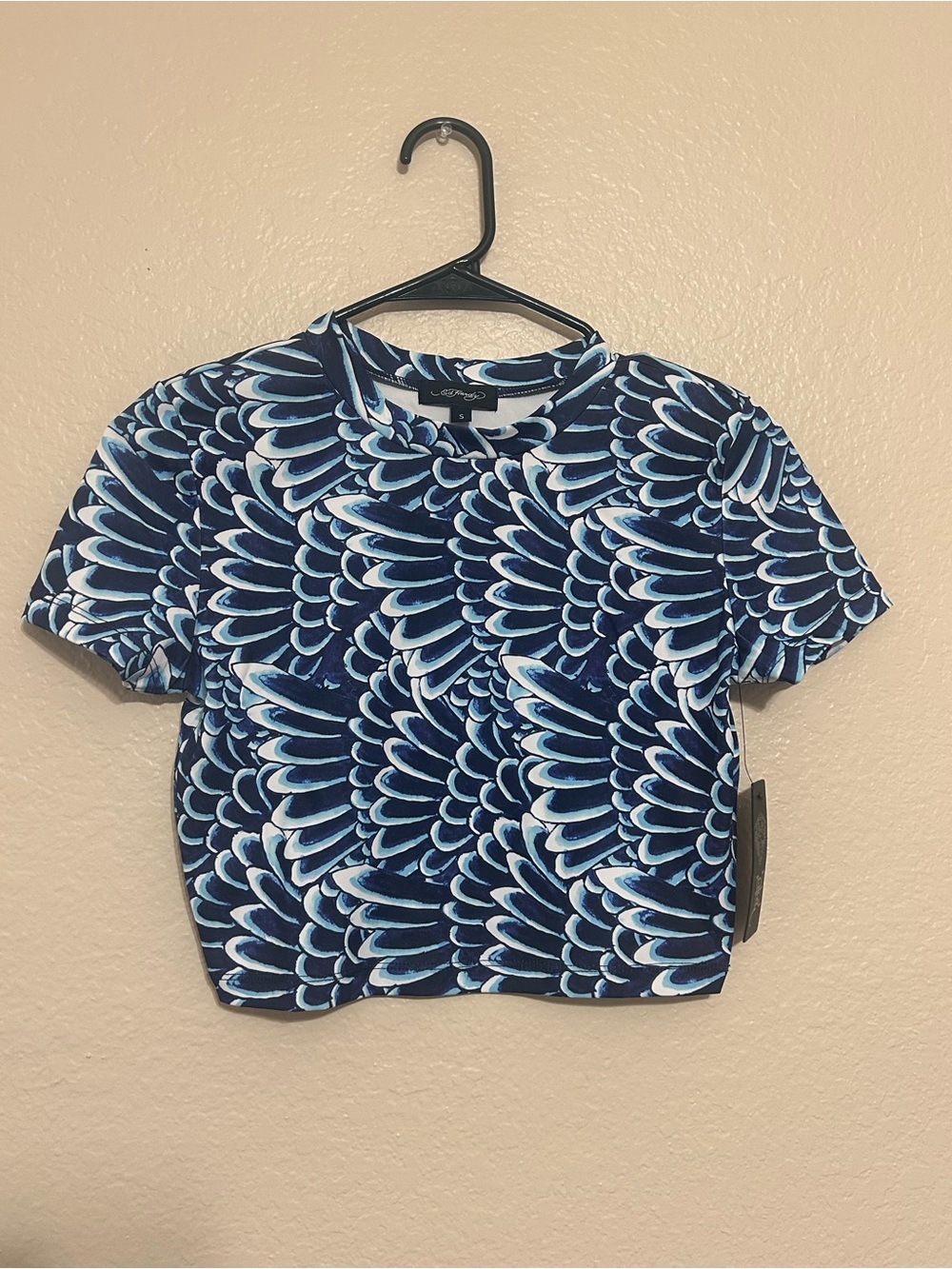 NWT Ed Hardy Blue and White Abstract Feather Geometric Print Crop Top Womens S